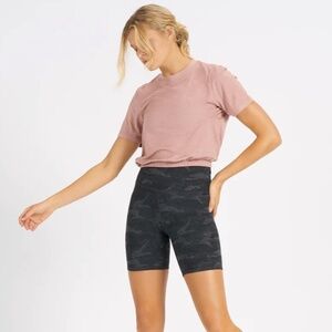 Vuori Clean Elevation High Rise Bike Shorts (Size XL)